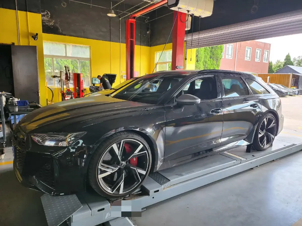 2021 Audi RS 6 4.0T 600HP V8 8AT