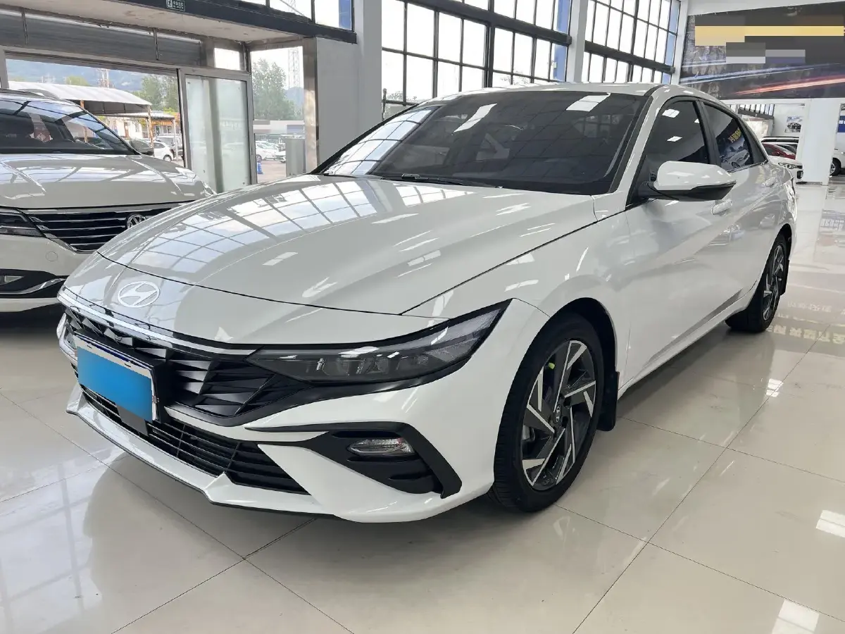 2023 Hyundai Elantra 1.5L 115HP L4 CVT