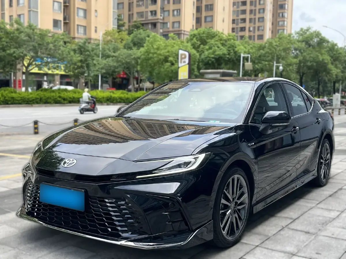 2024 Toyota Camry 2.0L 152HP L4 E-CVT Hybrid