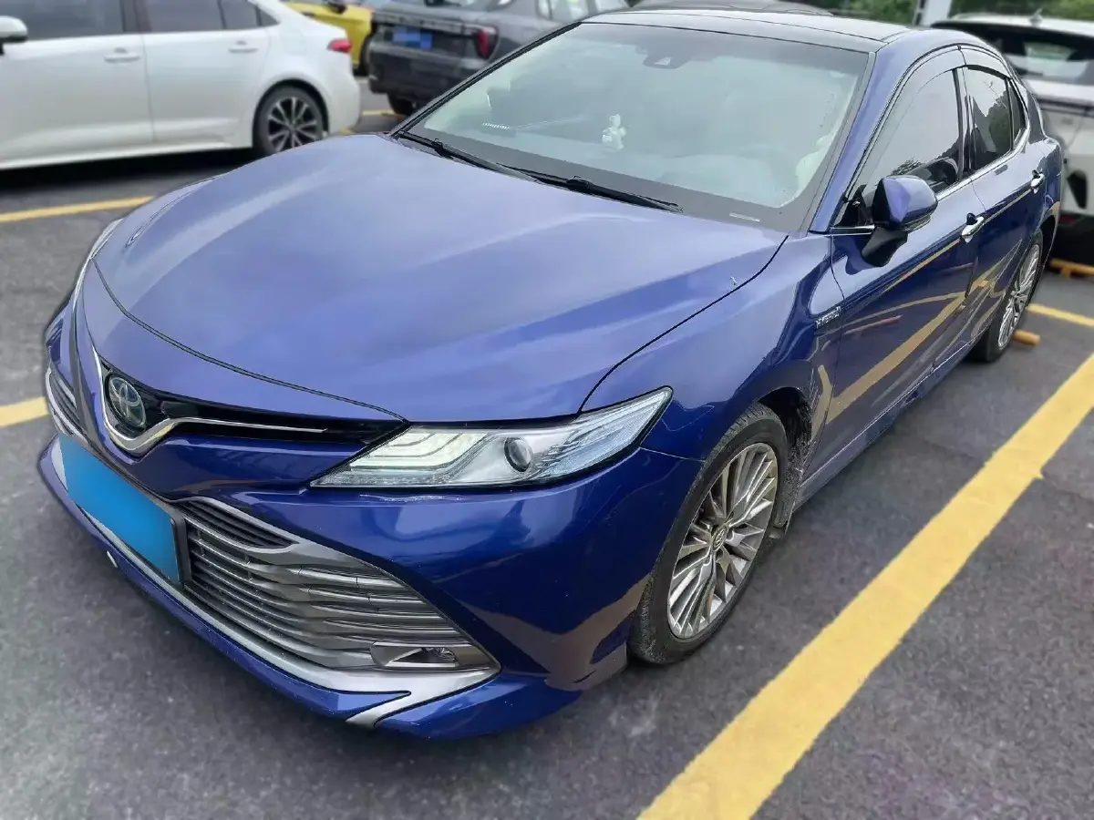2019 Toyota Camry 2.5L 178HP L4 E-CVT Hybrid