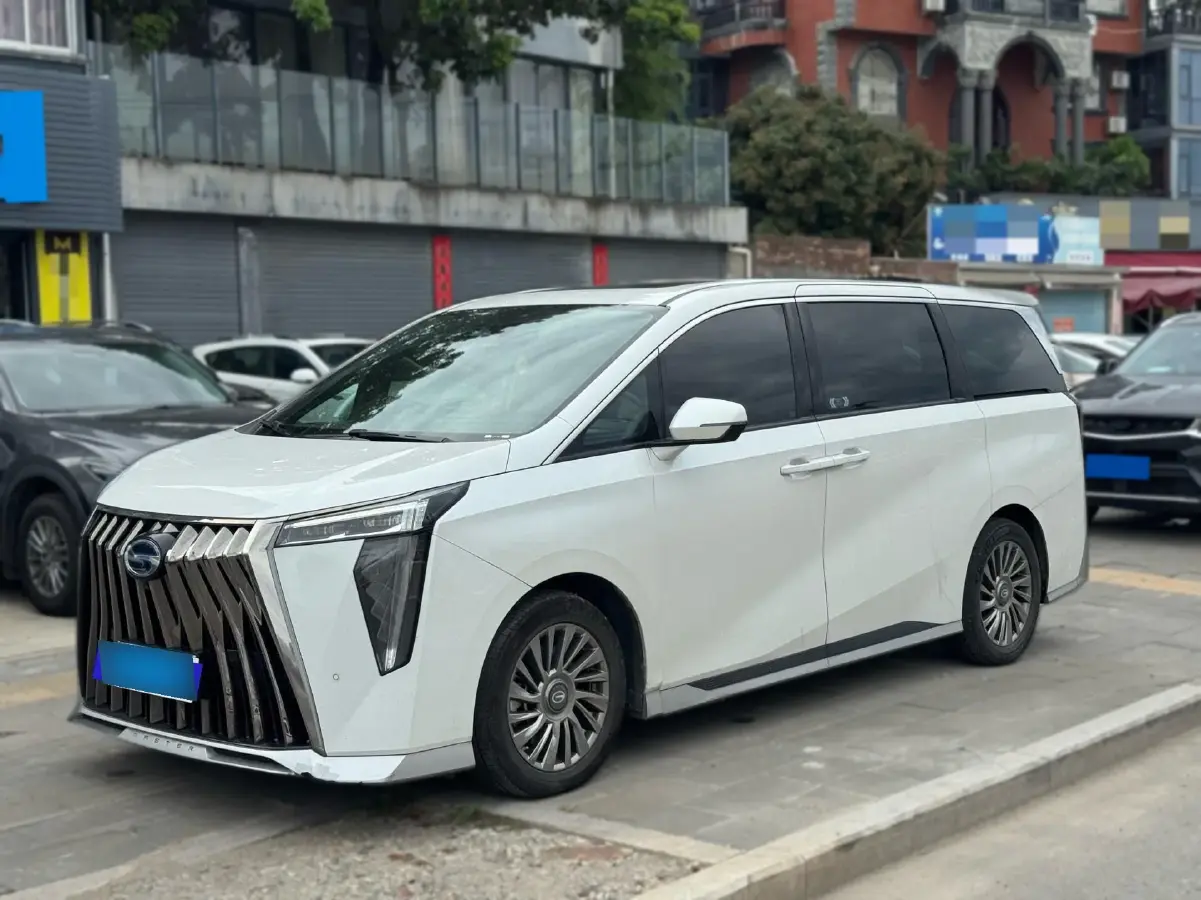 2023 GAC Trumpchi M8 2.0T 190HP L4 E-CVT Hybrid