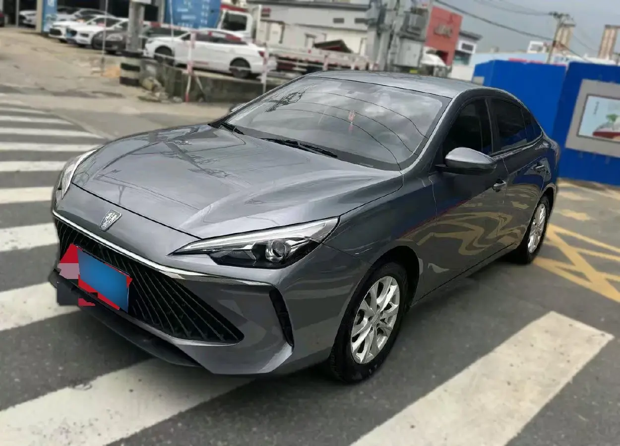 2023 Roewe i5 1.5L 129HP L4 5MT 2023 Roewe i5 1.5L 129HP L4 5MT