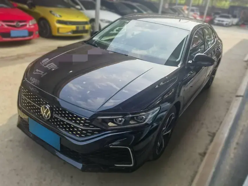 2024 Volkswagen Passat 2.0T 220HP L4 7DCT