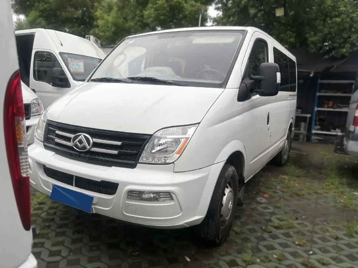 2021 MAXUS XinTu V80 2.0T 139HP L4 6MT