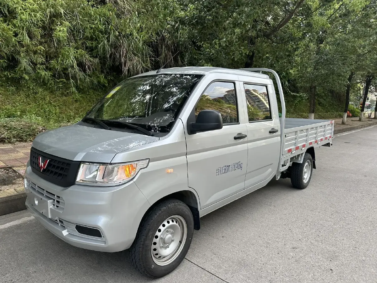 2023 WuLing RongGuang New Truck 2.0L 136HP L4 5MT