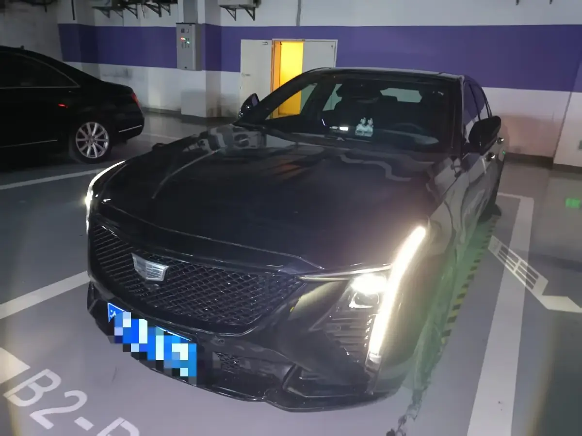 2025 Cadillac CT5 2.0T 237HP L4 10AT