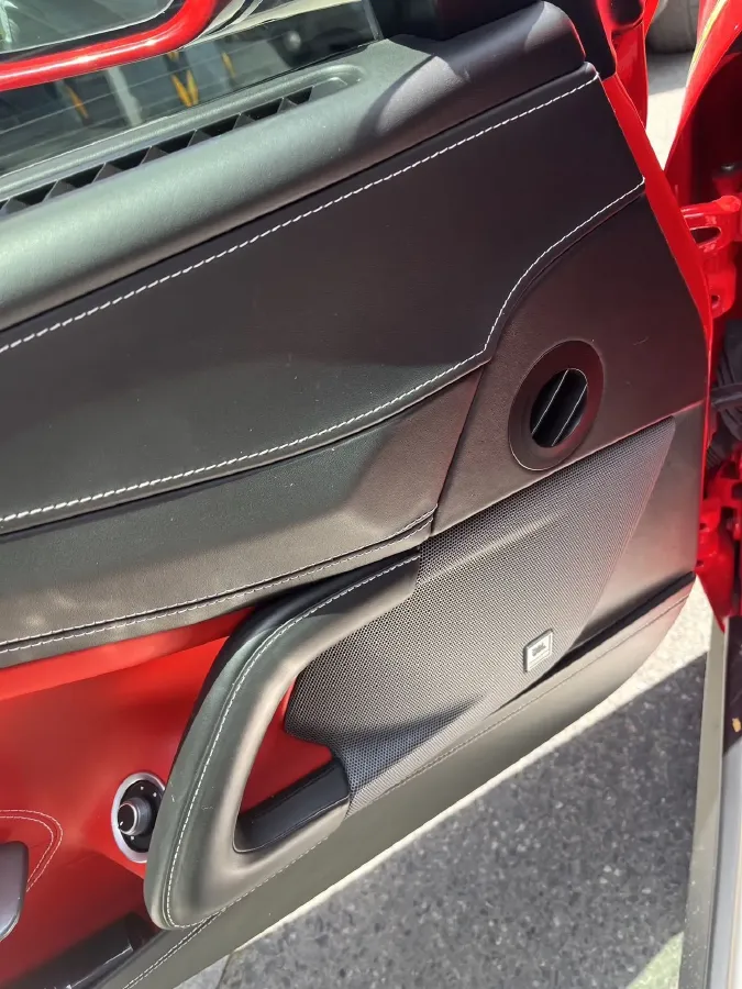 2017 Ferrari GTC4 Lusso 3.9T 609HP V8 7DCT,autocango,china used car exporter,china ev exporter,chinese used car exporter,chinese used ev exporter