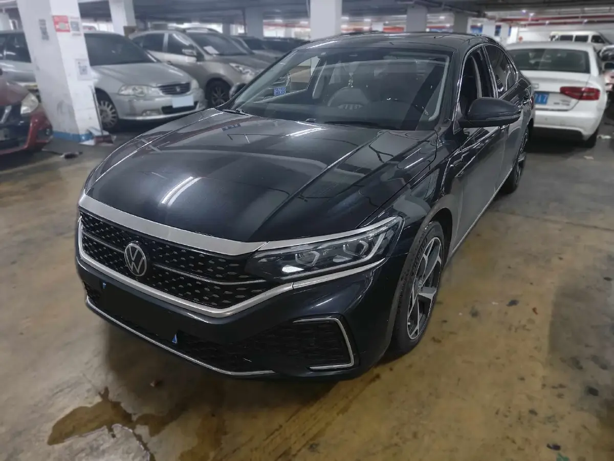 2022 Volkswagen Passat 2.0T 186HP L4 7DCT