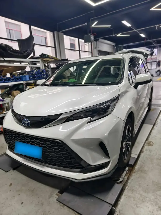 2023 Toyota Granvia 2.5L 189HP L4 E-CVT Hybrid