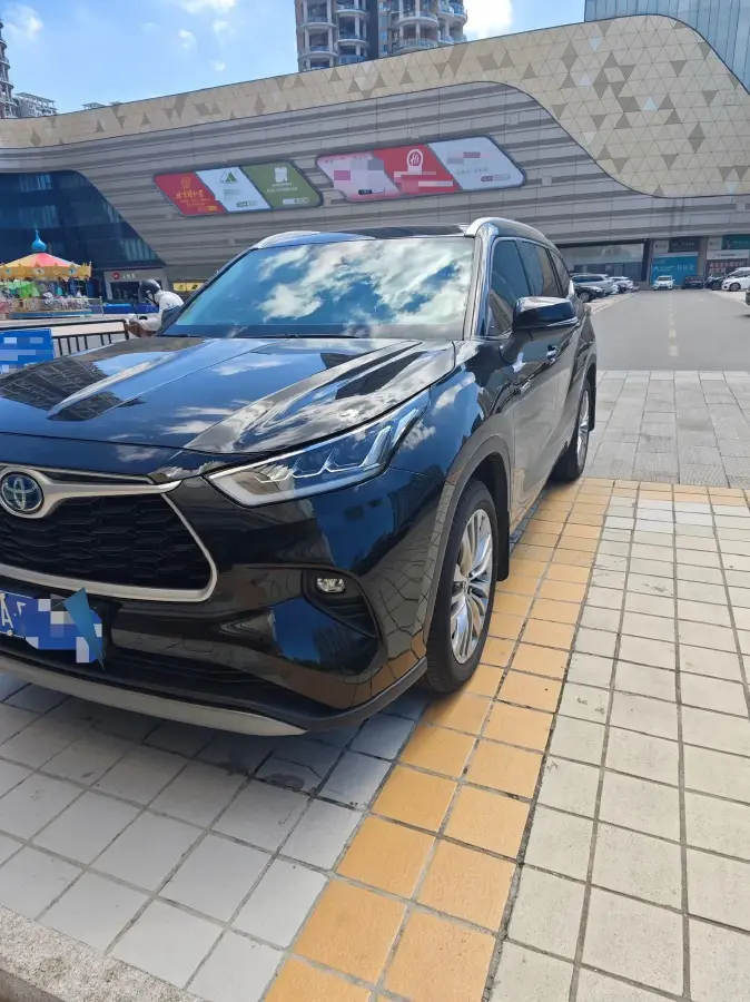 2022 Toyota Highlander 2.5L 192HP L4 E-CVT Hybrid