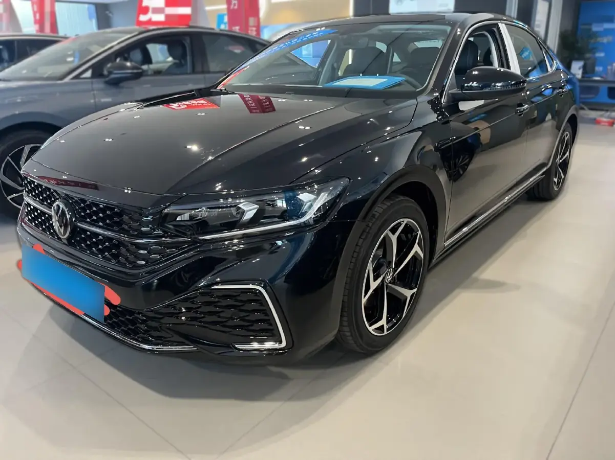 2025 Volkswagen Passat 2.0T 220HP L4 7DCT