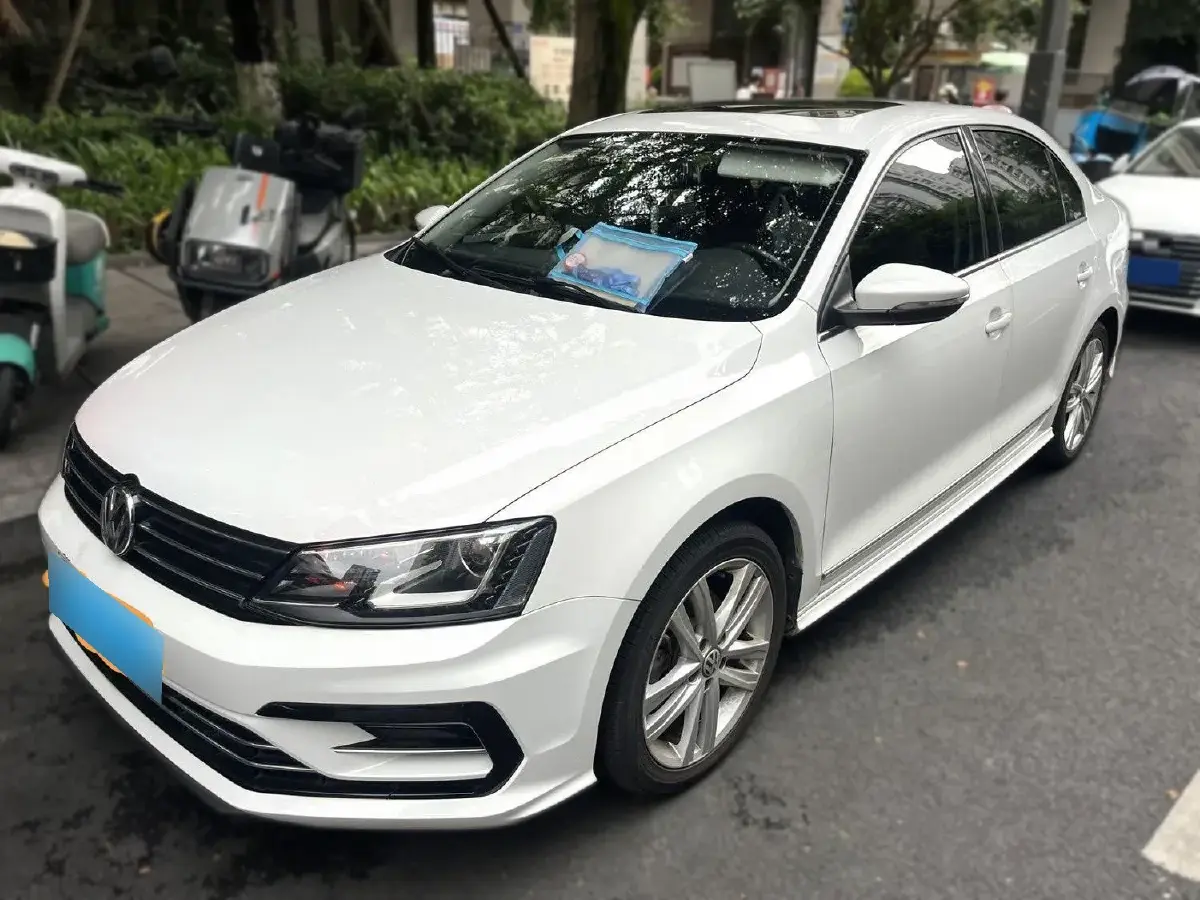 2018 Volkswagen Sagitar 1.4T 150HP L4 7DCT
