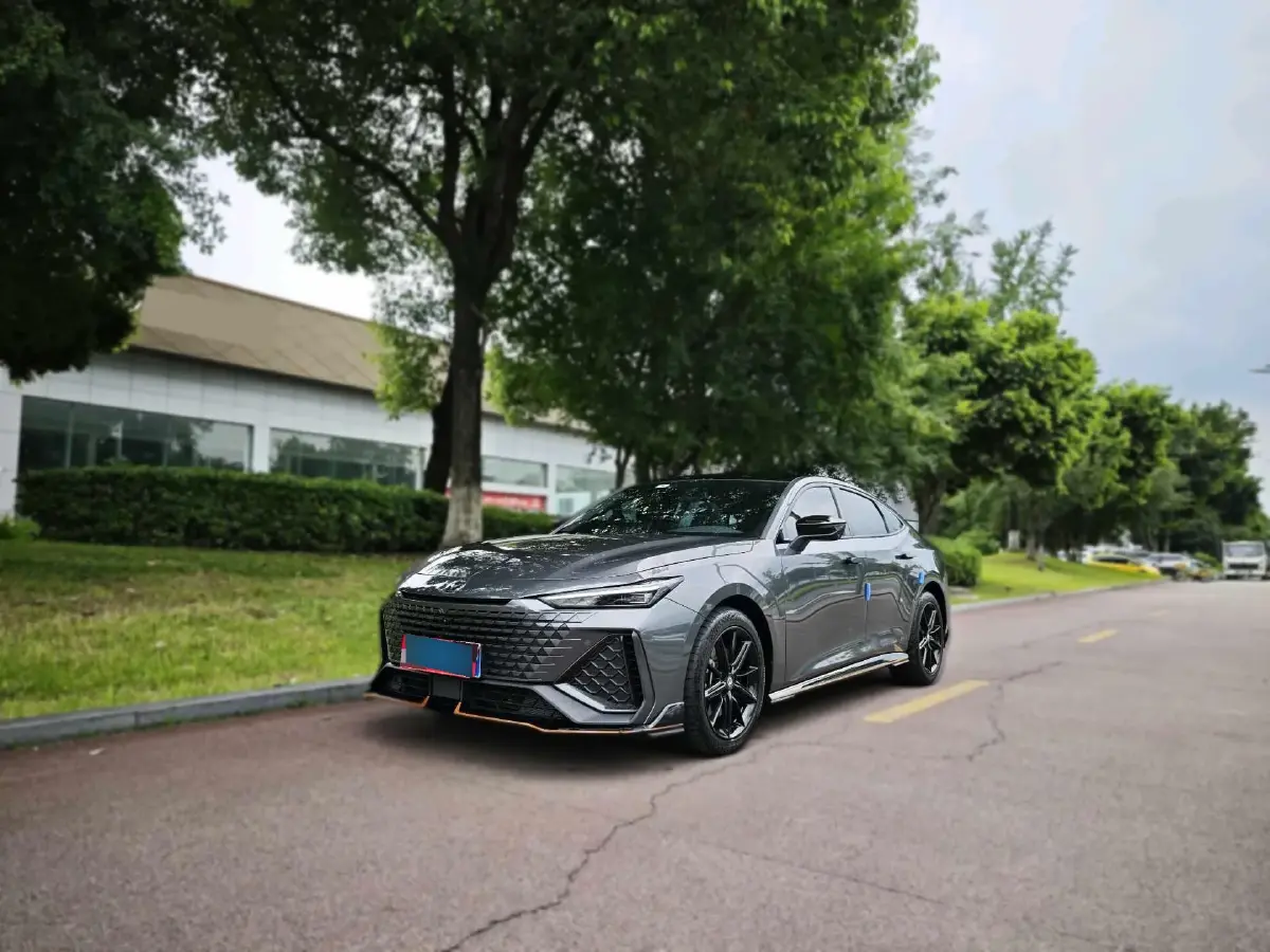 2022 ChangAn UNI-V 2.0T 233HP L4 8AT