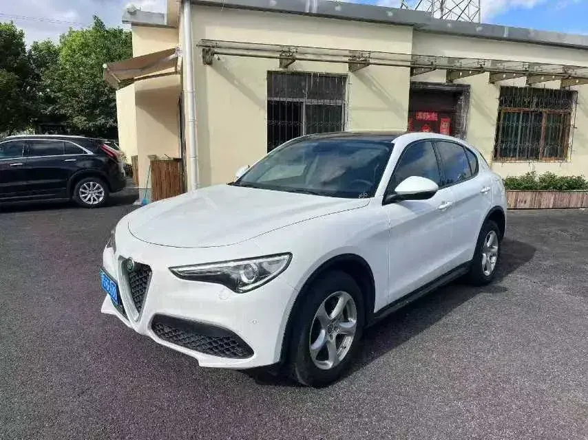 2017 Alfa Romeo Stelvio 2.0T 200HP L4 8AT
