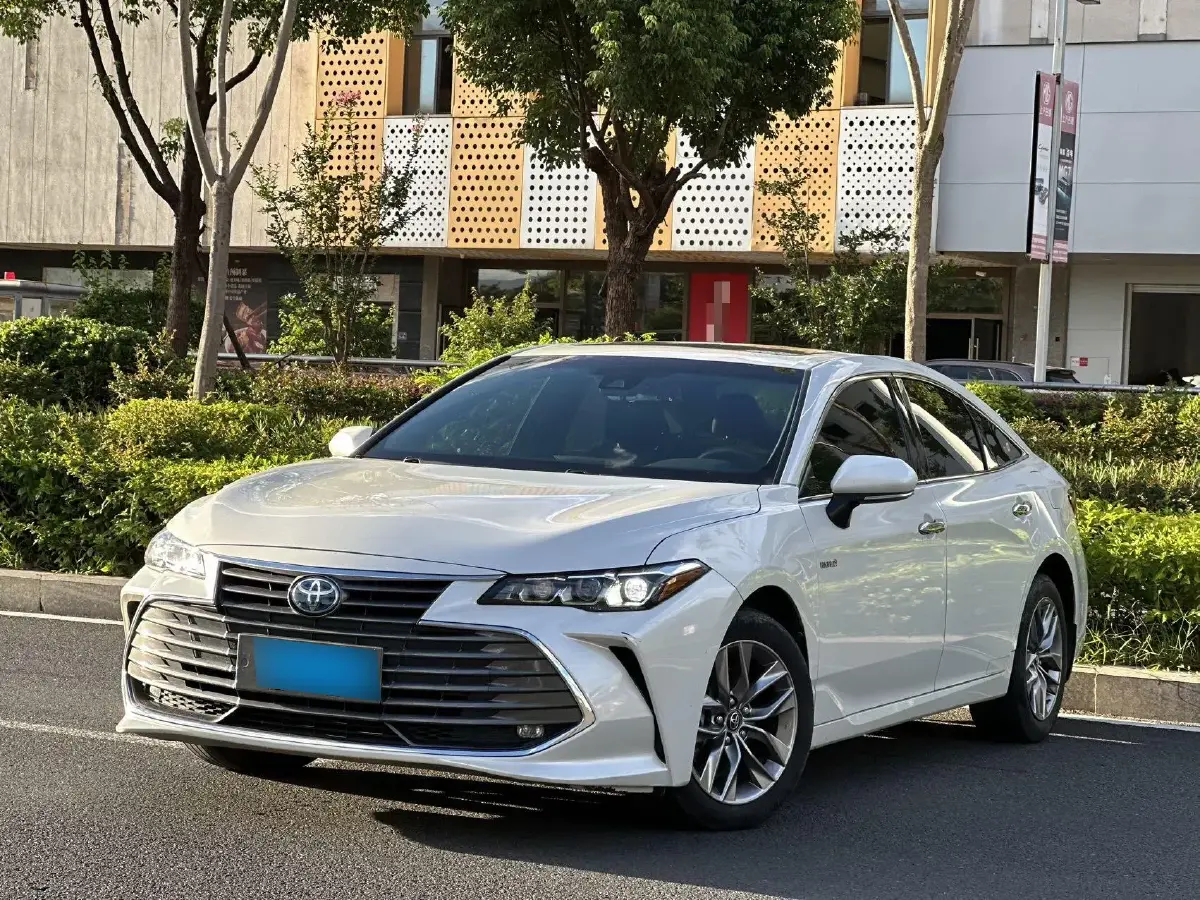 2019 Toyota Avalon 2.5L 178HP L4 E-CVT Hybrid