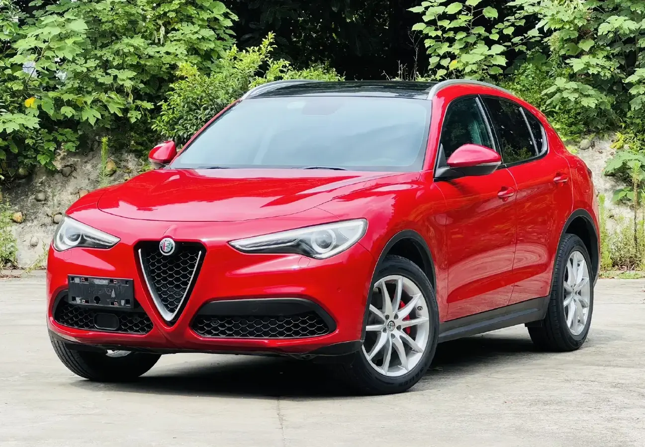 2017 Alfa Romeo Stelvio 2.0T 280HP L4 8AT