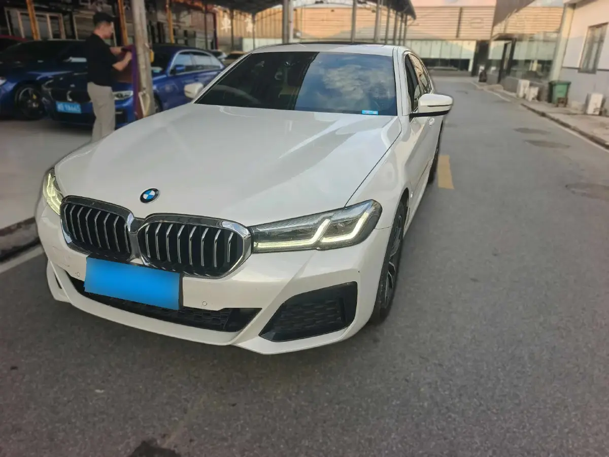 2022 BMW 5 Series 2.0T 184HP L4 8AT