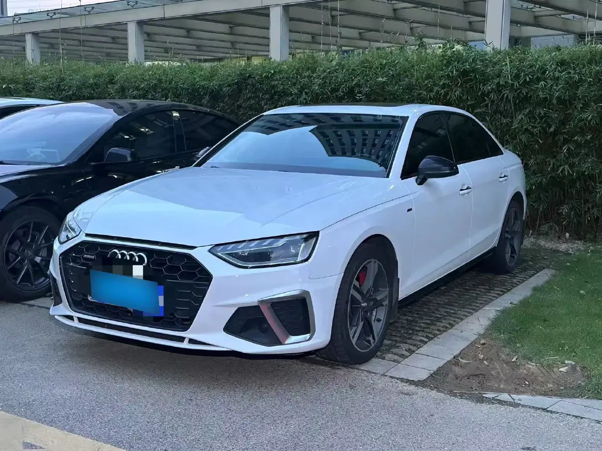 2022 Audi A4L 2.0T 190HP L4 7DCT