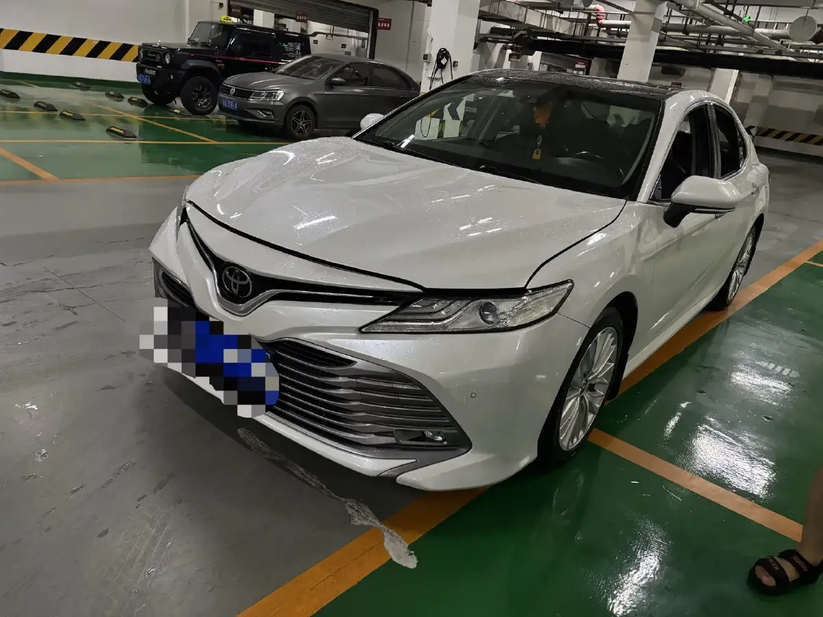 2019 Toyota Camry 2.5L 209HP L4 8AT
