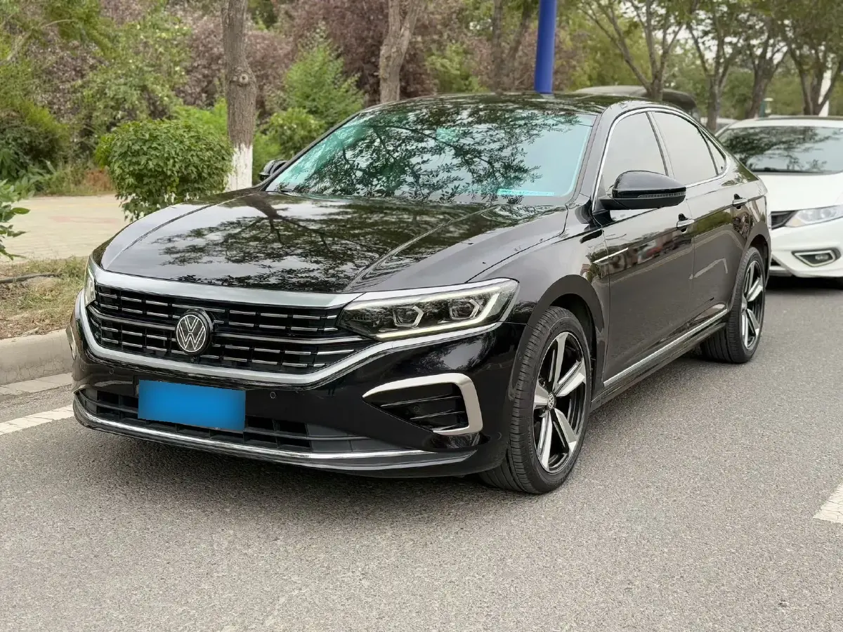 2023 Volkswagen Passat 2.0T 186HP L4 7DCT