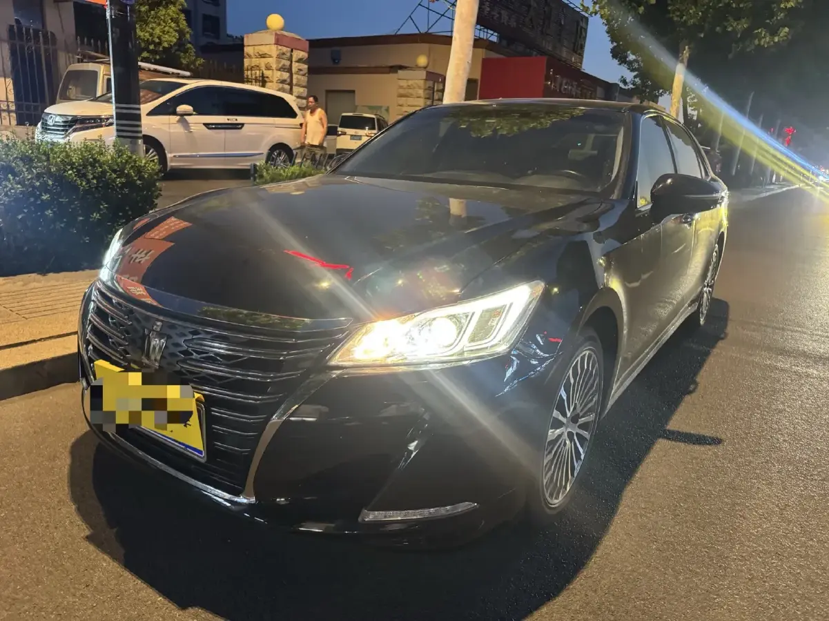 2018 Toyota Crown 2.0T 235HP L4 8AT
