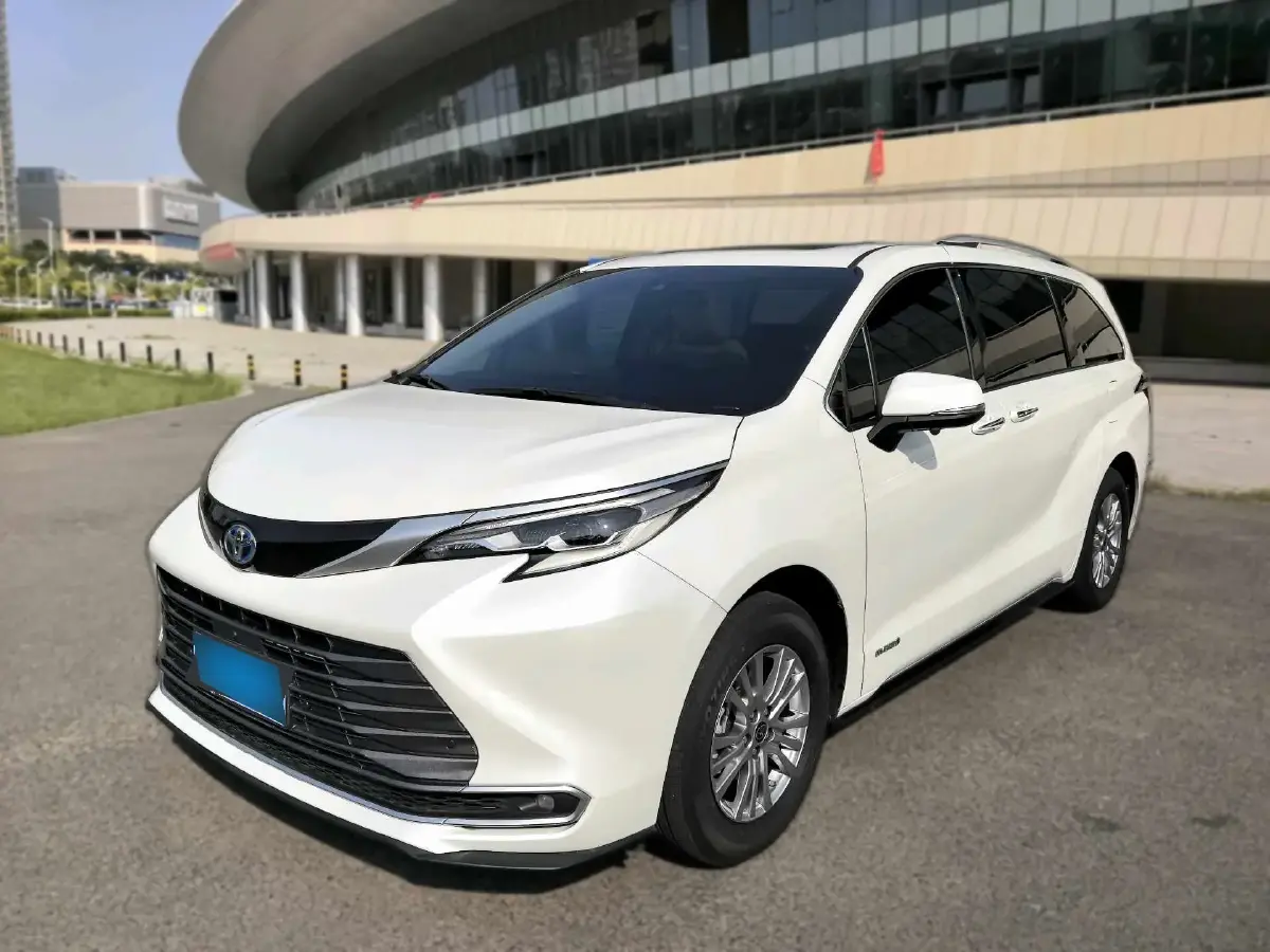 2021 Toyota Sienna 2.5L 192HP L4 E-CVT Hybrid