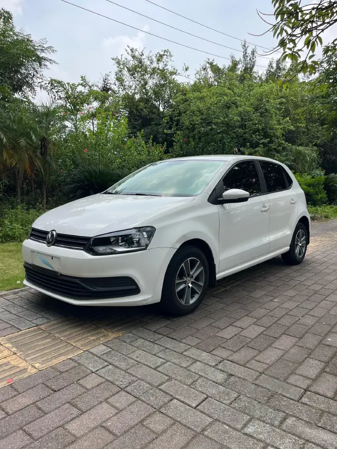 2016 Volkswagen Polo 1.4L 90HP L4 6AT