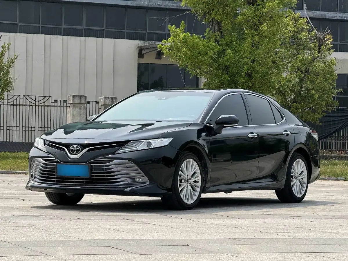 2019 Toyota Camry 2.5L 209HP L4 8AT