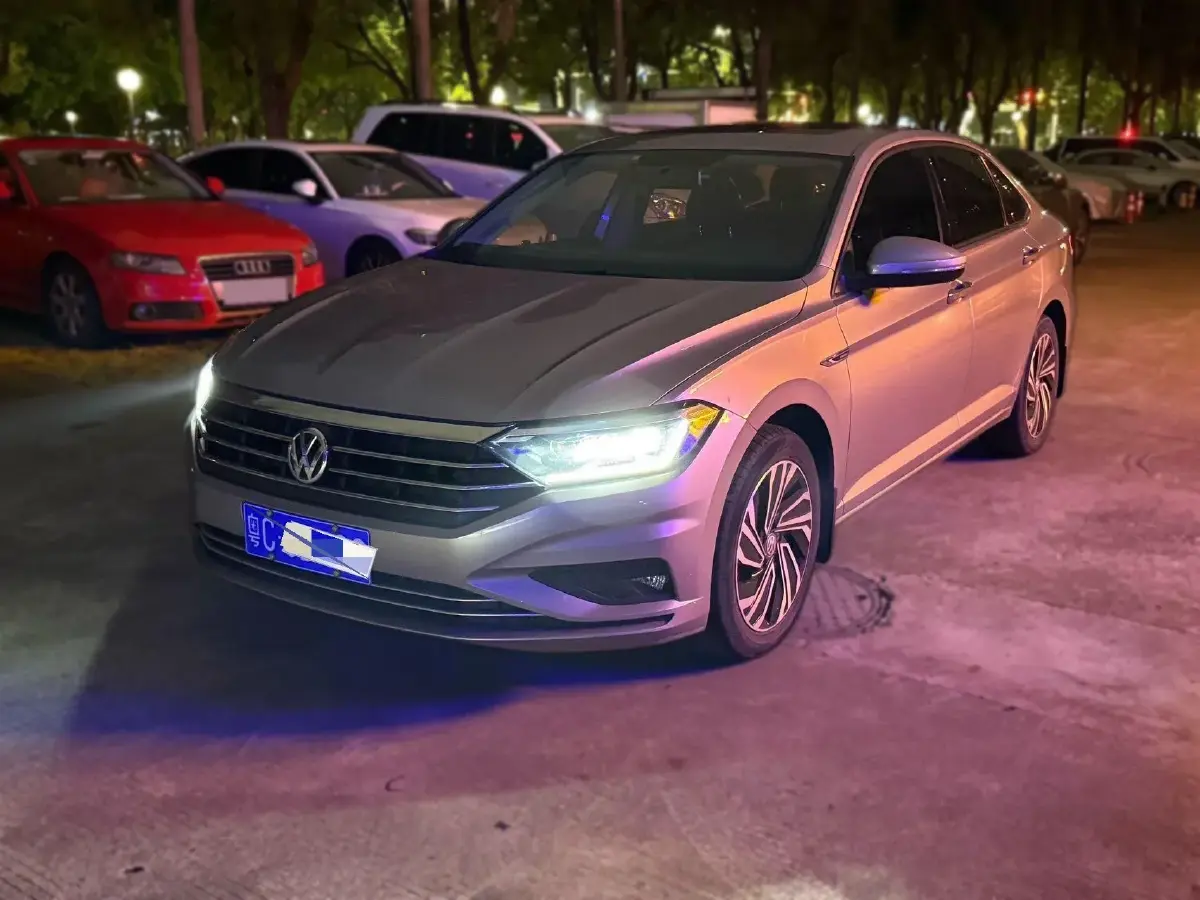 2021 Volkswagen Sagitar 1.2T 116HP L4 7DCT