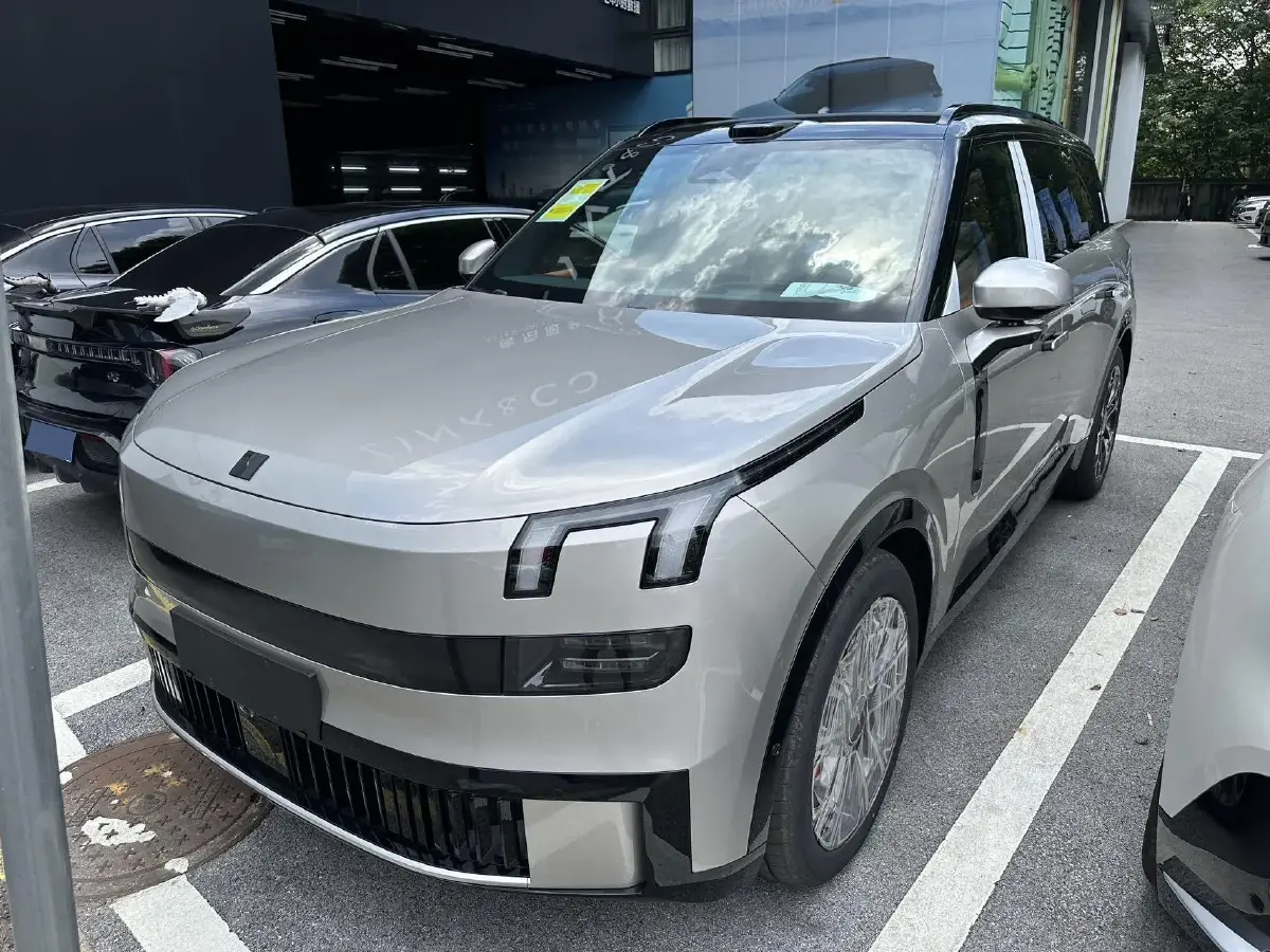 2025 LYNK&CO 900 2.0T 254HP L4 3DHT PHEV