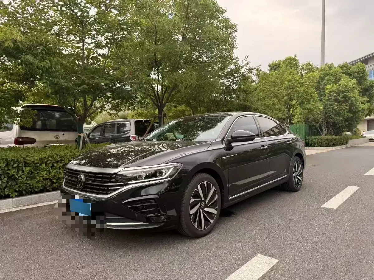 2023 Volkswagen Passat 2.0T 186HP L4 7DCT