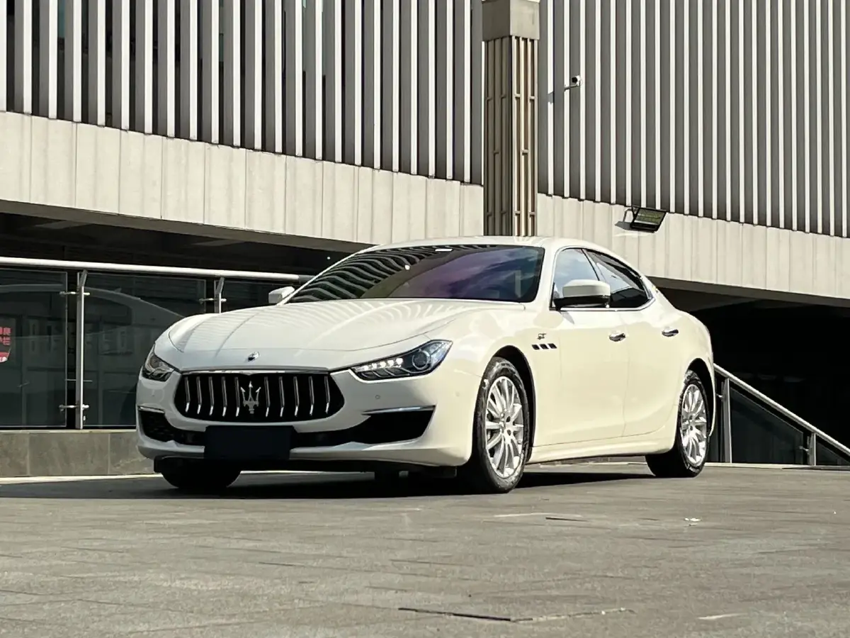 2022 Maserati Ghibli 2.0T 330HP L4 8AT