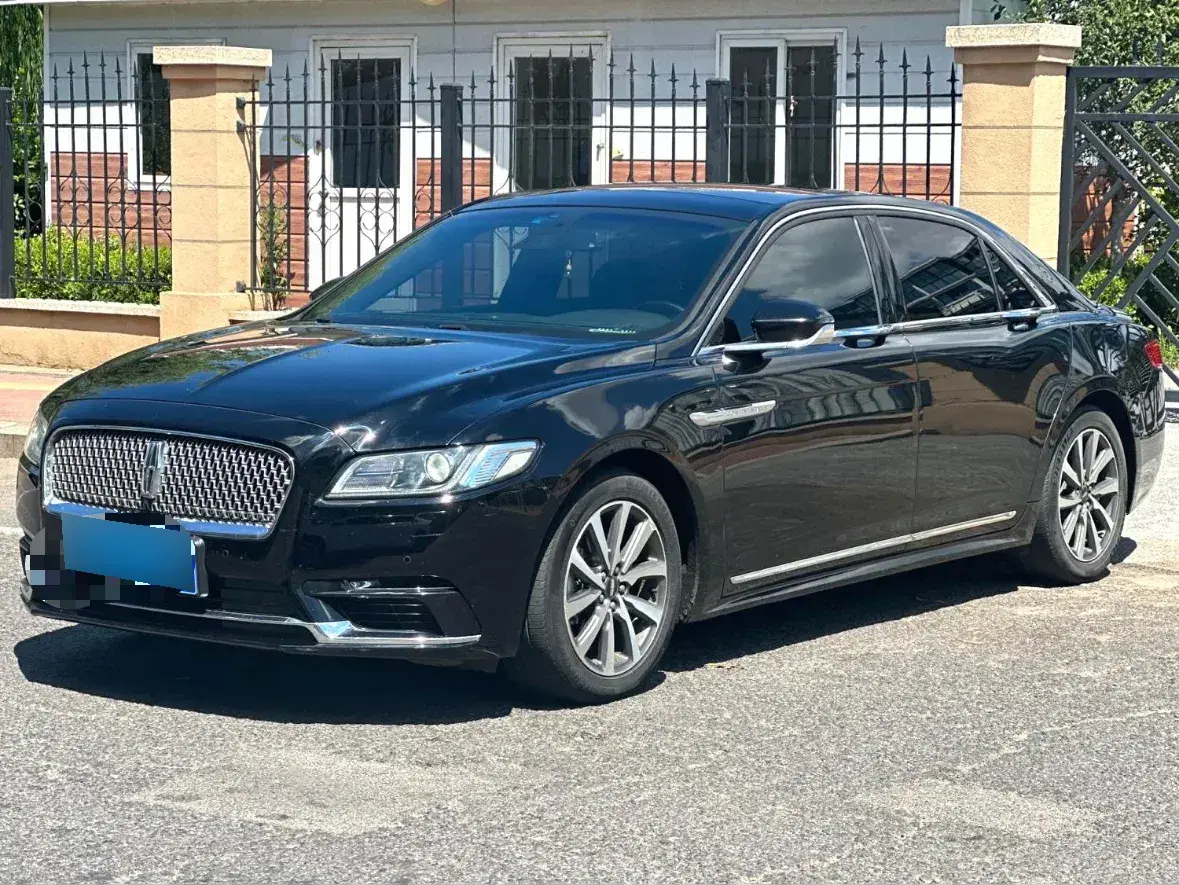2017 Lincoln Continental 2.0T 261HP L4 6AT