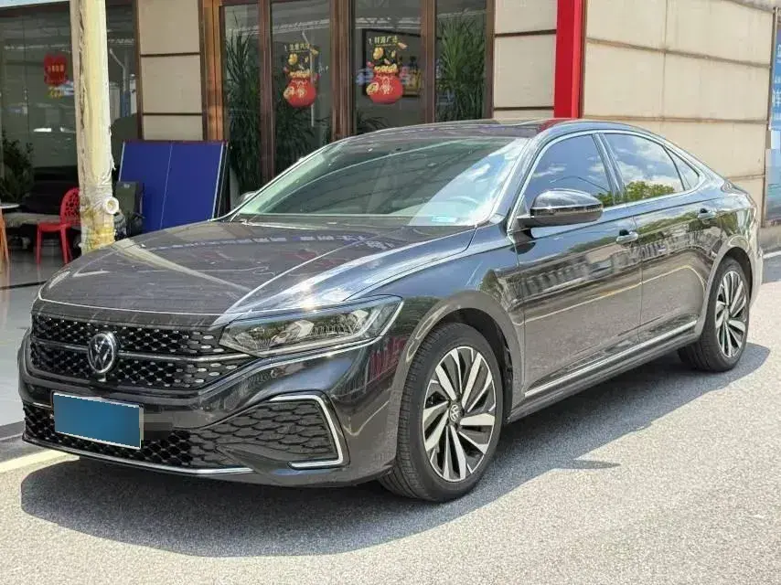 2023 Volkswagen Passat 2.0T 186HP L4 7DCT