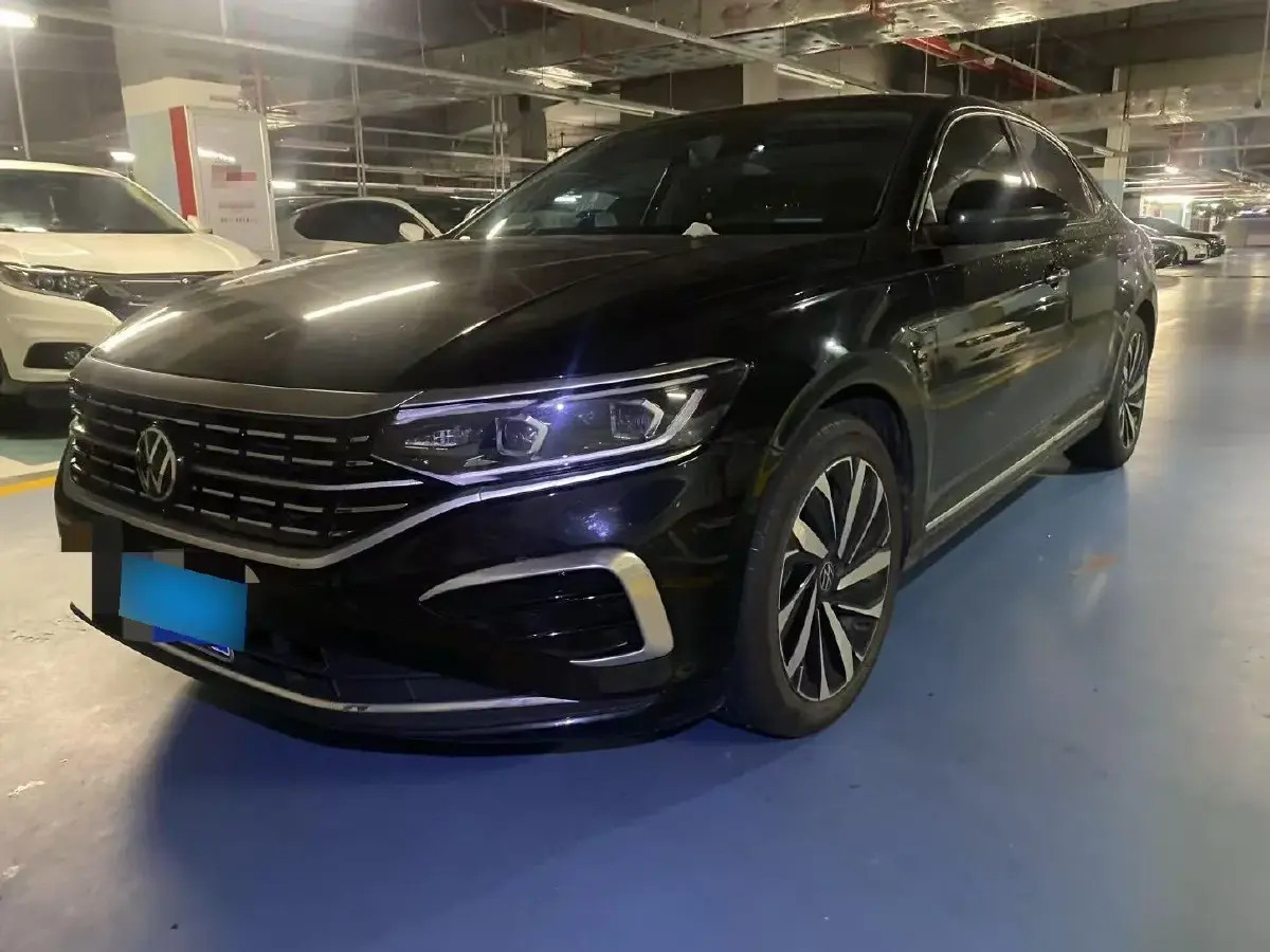 2024 Volkswagen Passat 2.0T 220HP L4 7DCT