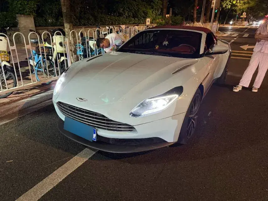 2022 Aston Martin DB11 4.0T 534HP V8 8AT