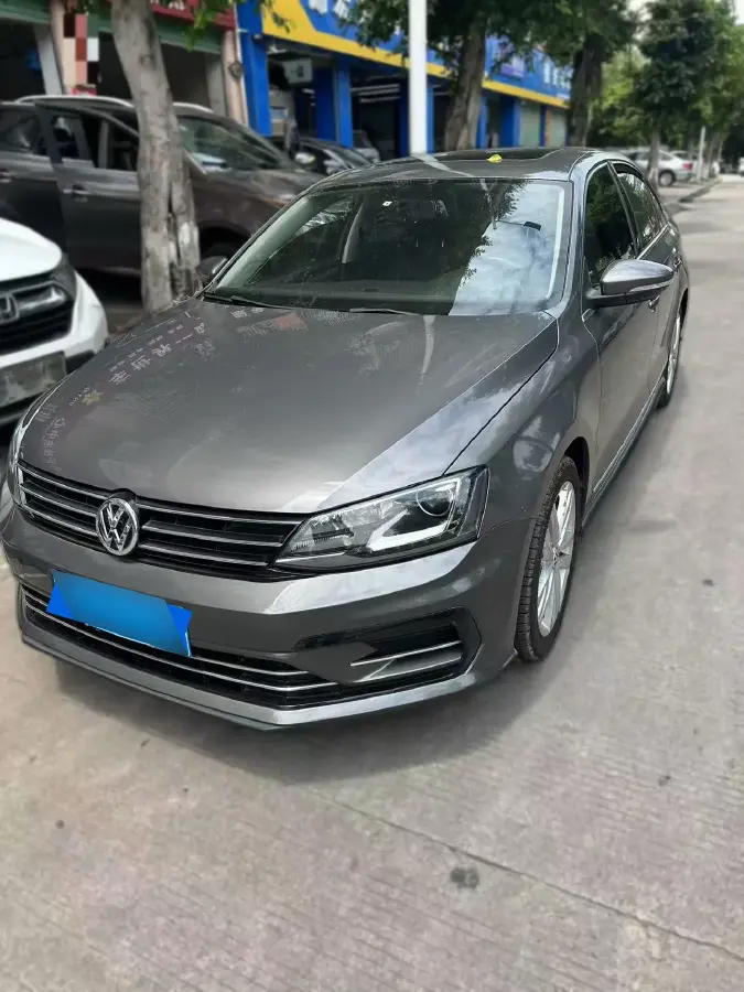 2018 Volkswagen Sagitar 1.4T 150HP L4 7DCT