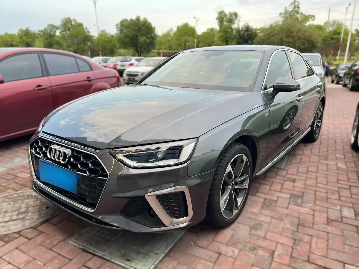 2022 Audi A4L 2.0T 190HP L4 7DCT