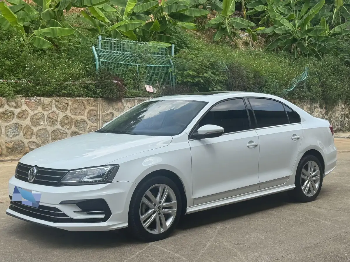 2018 Volkswagen Sagitar 1.4T 150HP L4 7DCT