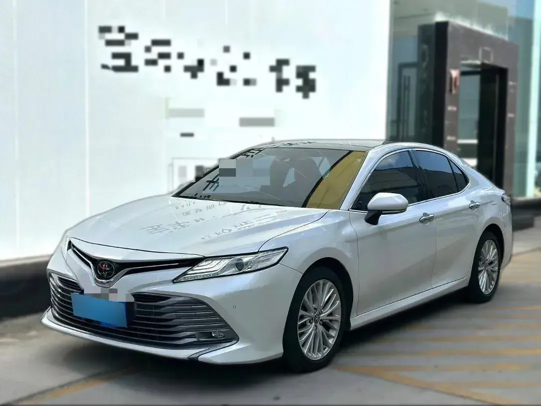 2019 Toyota Camry 2.5L 209HP L4 8AT