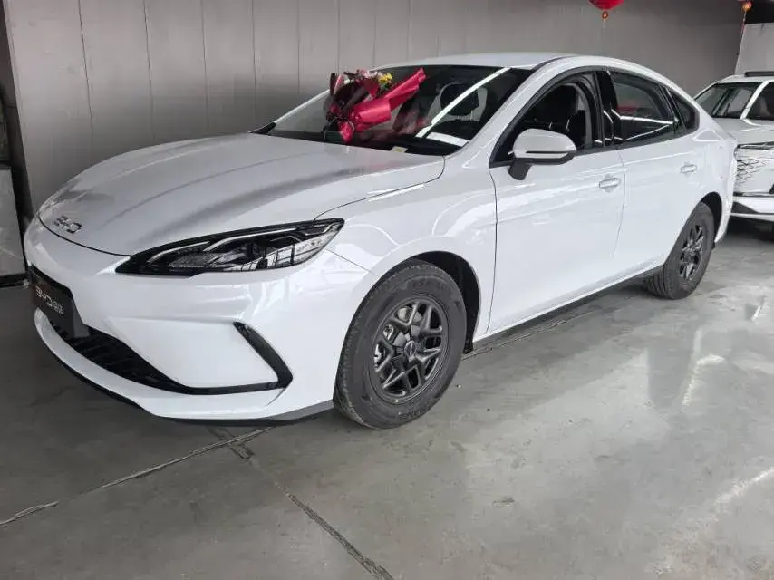 2025 BYD Seal05 DM-i 1.5L 101HP L4 E-CVT PHEV 7.68KWH