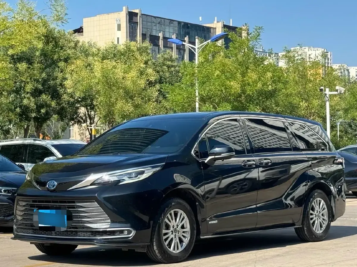 2021 Toyota Sienna 2.5L 192HP L4 E-CVT Hybrid