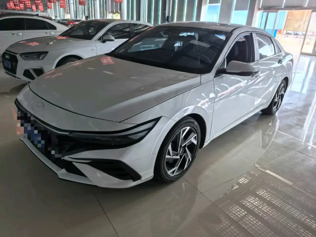 2023 Hyundai Elantra 1.5L 115HP L4 CVT