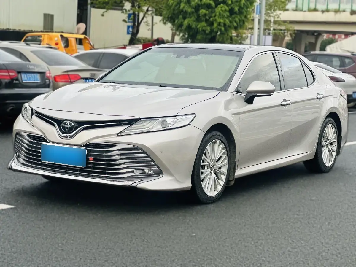 2019 Toyota Camry 2.5L 209HP L4 8AT