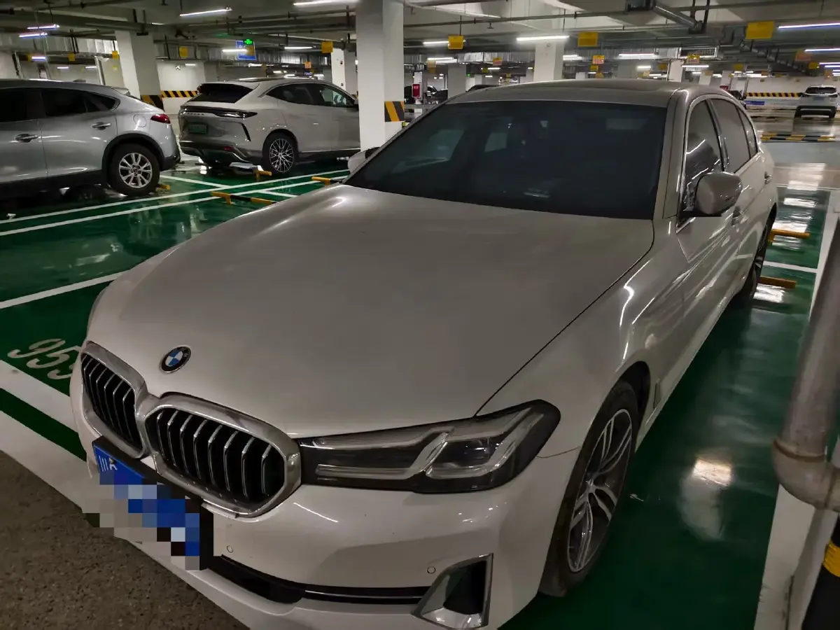 2022 BMW 5 Series 2.0T 252HP L4 8AT