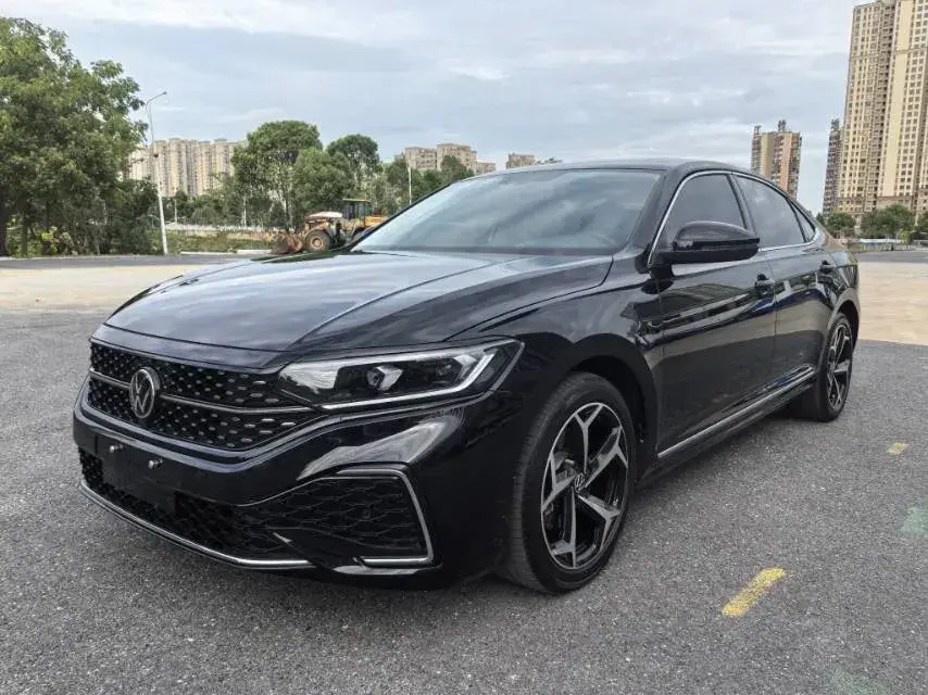 2024 Volkswagen Passat 2.0T 186HP L4 7DCT