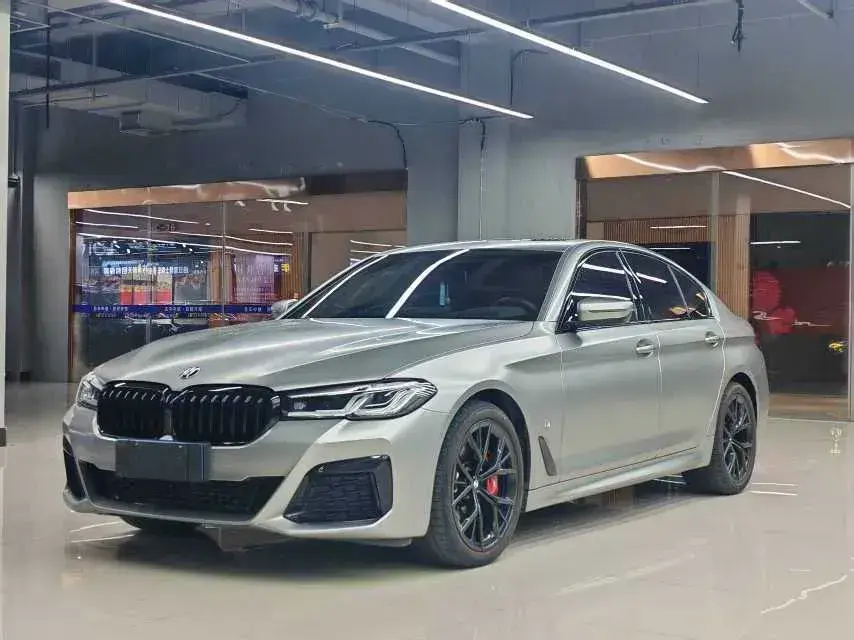 2022 BMW 5 Series 3.0T 340HP L6 8AT