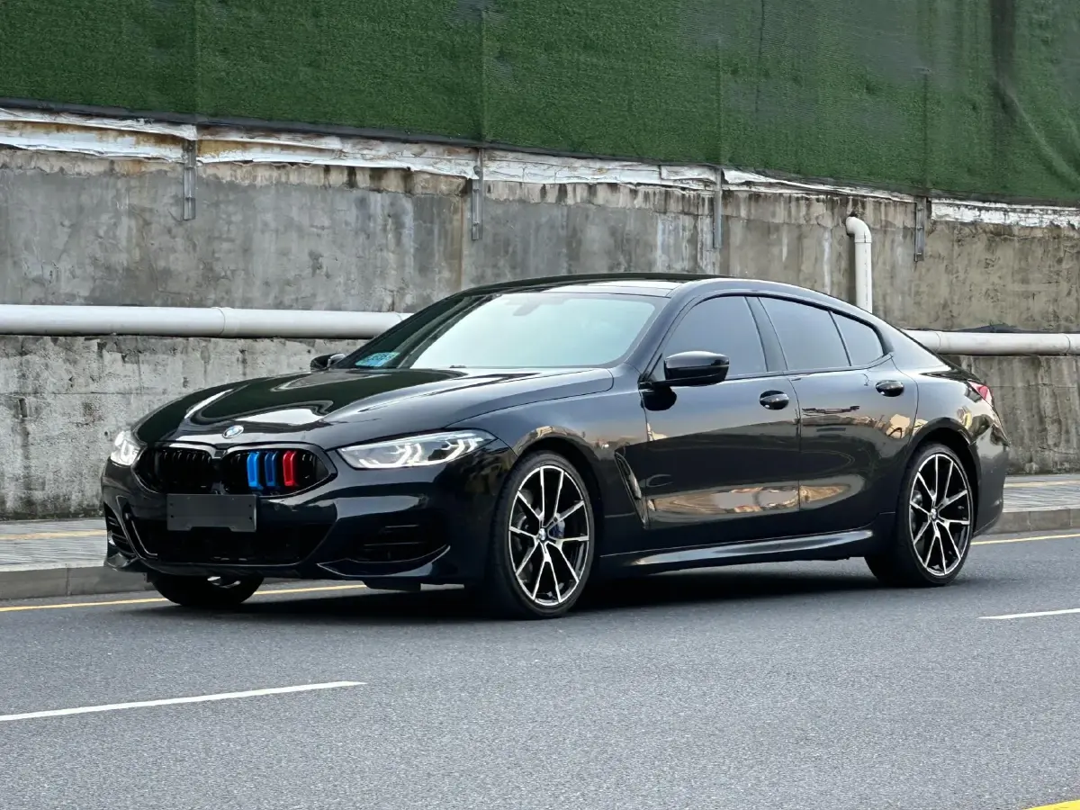 2022 BMW 8 Series 3.0T 333HP L6 8AT