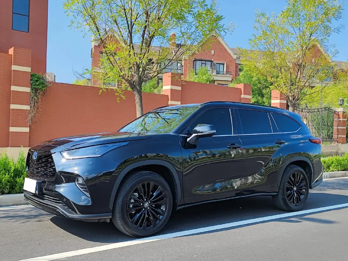 2023 Toyota Highlander 2.5L 189HP L4 E-CVT Hybrid