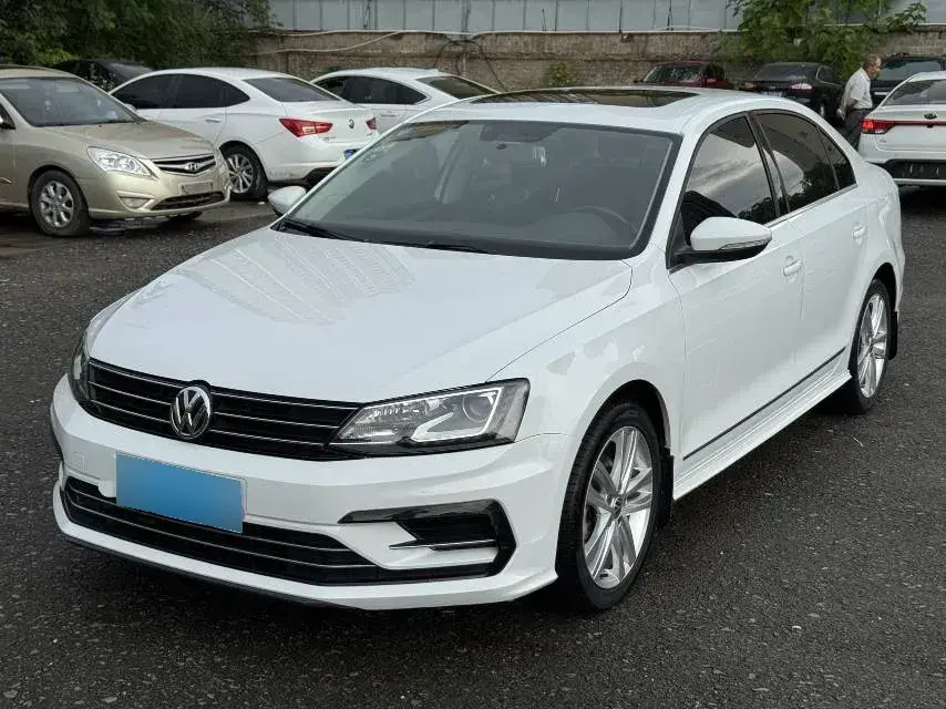 2018 Volkswagen Sagitar 1.4T 150HP L4 7DCT